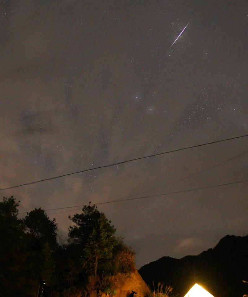 白天见流星，一场奇妙的天象（流星划过白昼天空，美轮美奂的奇观）